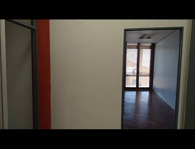 220M² OFFICE TO LET IN NDABENI